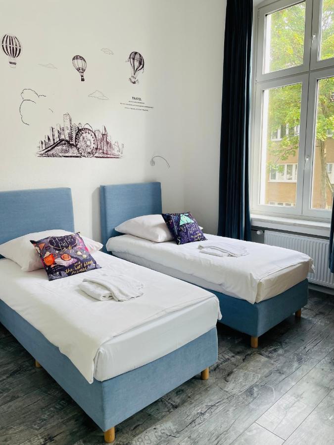 Dreibettzimmer mit Dusche