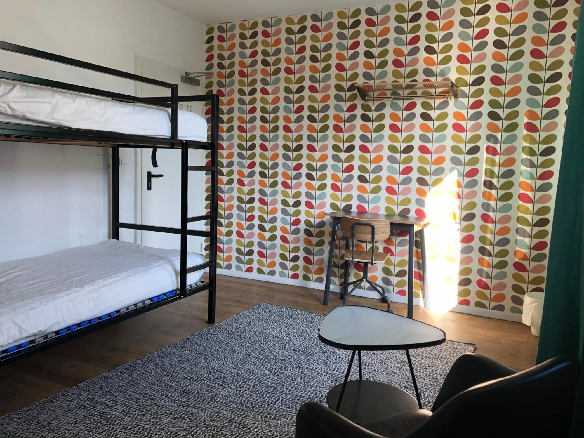 Zweibettzimmer mit Bad