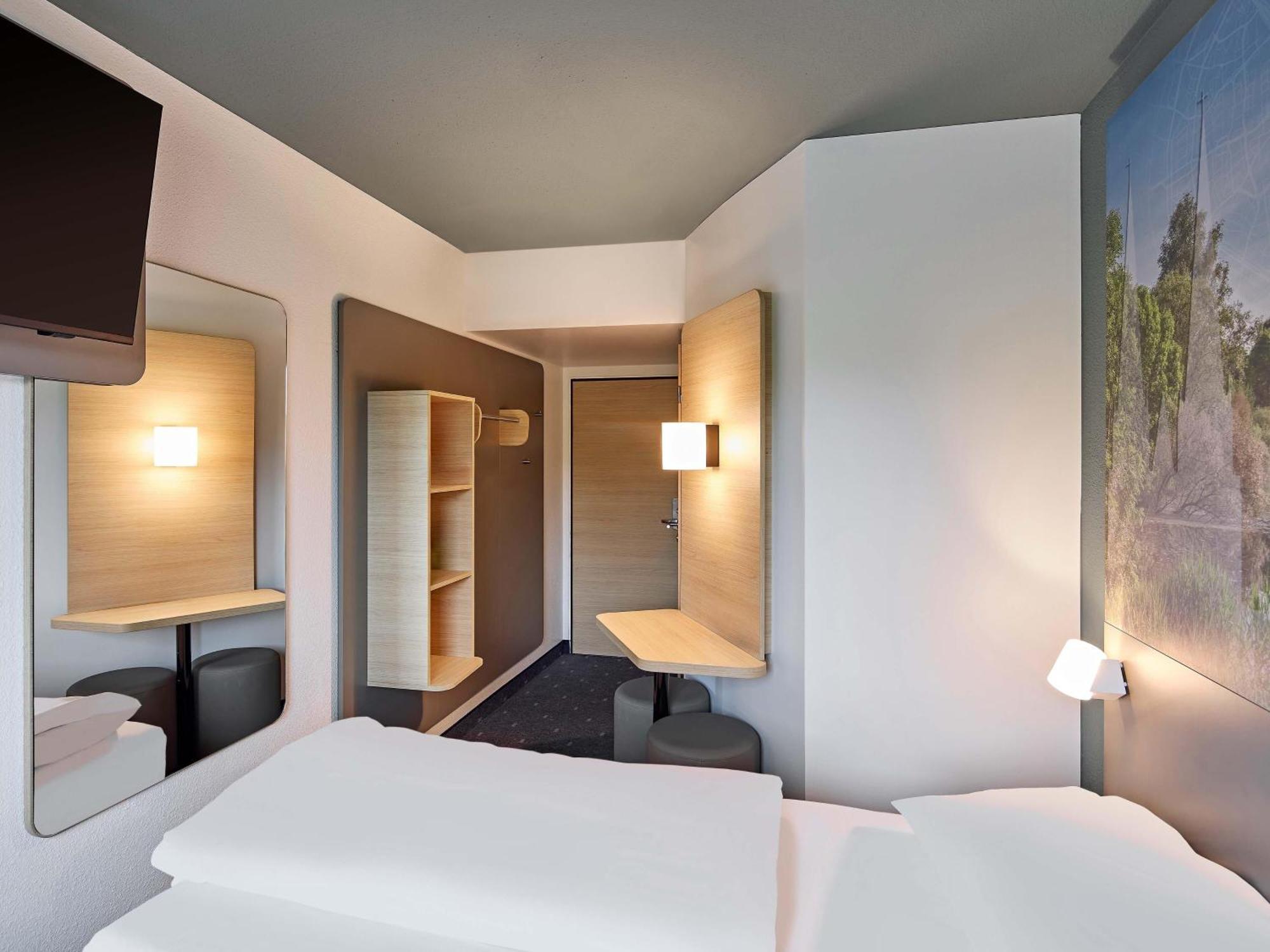 Twin Room,1710653077:JPEG