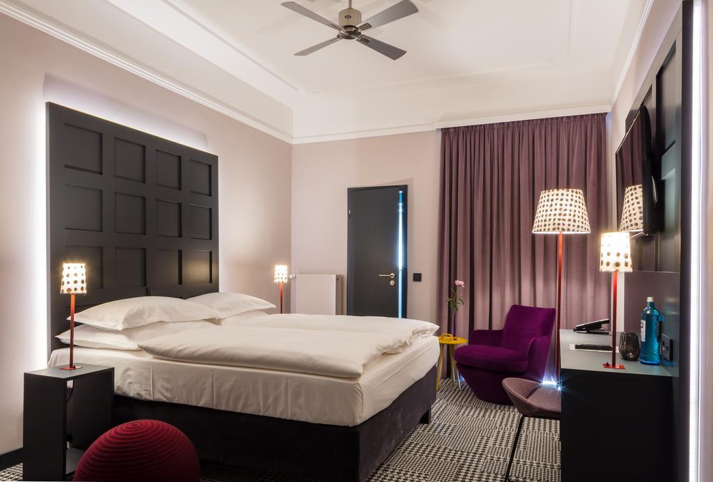 Medium Double Room