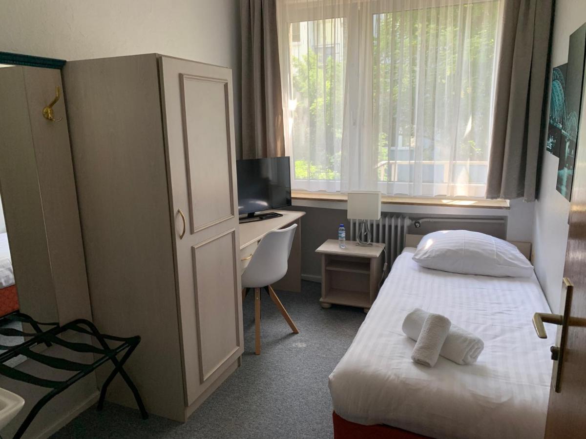 Single Room,998784540:JPEG