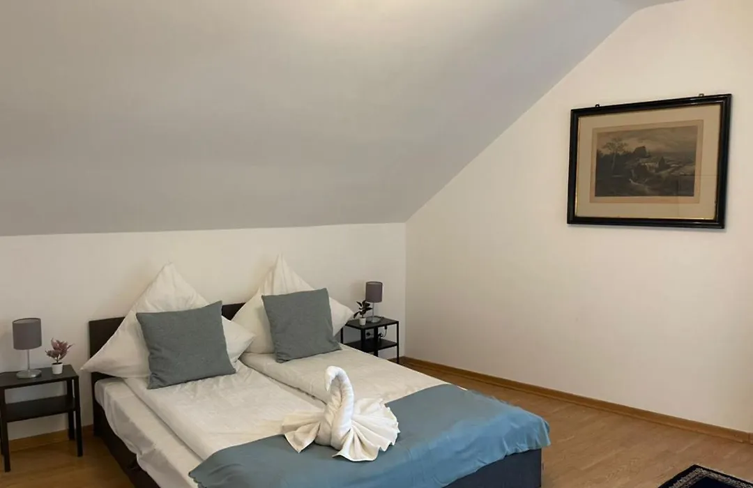 Riverside Attic Apartment Near The Chocolate Museum-1