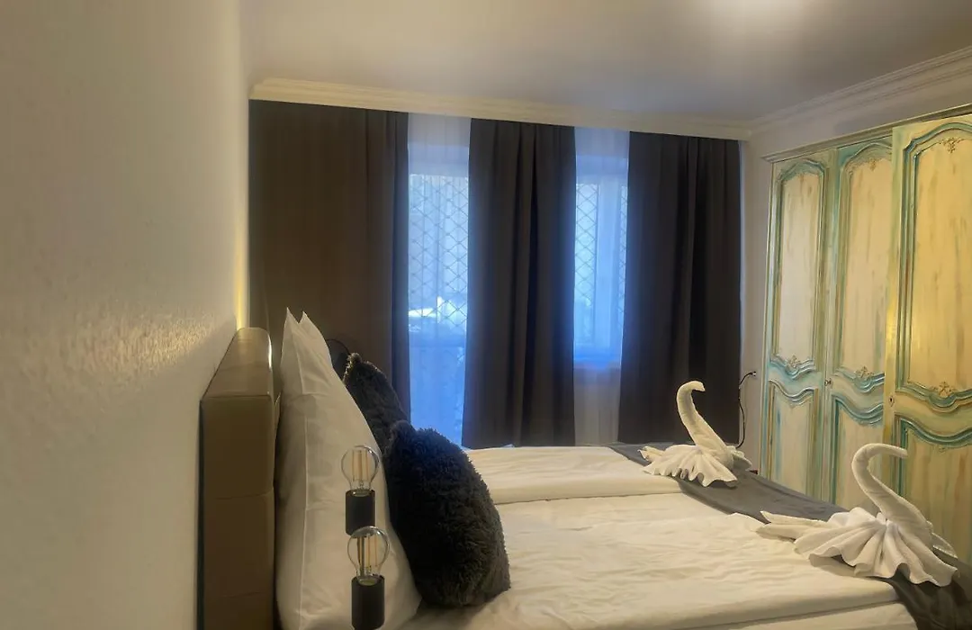 Central Shared Apartment, Friesenplatz-1