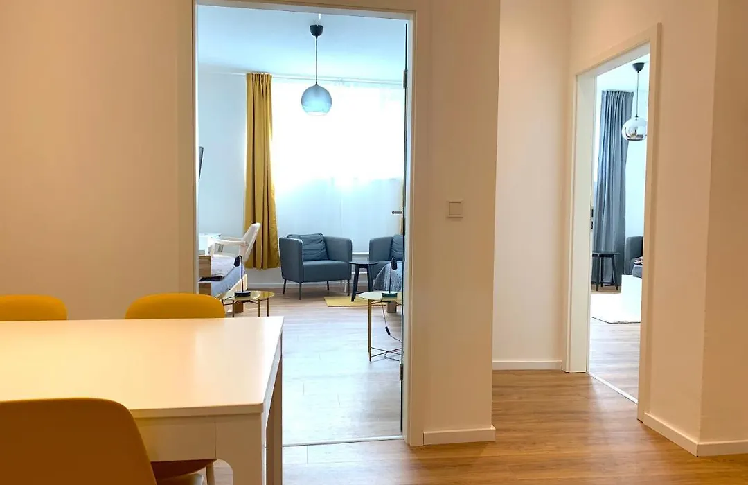 Alles komplett - 2 Schlafzimmer, große Küche, Bad-1