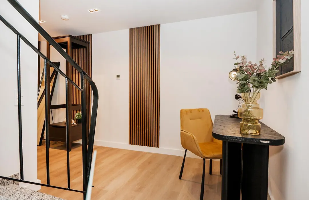 S331 - Luxurious Two Bedroom Duplex Apartment In Cologne-1