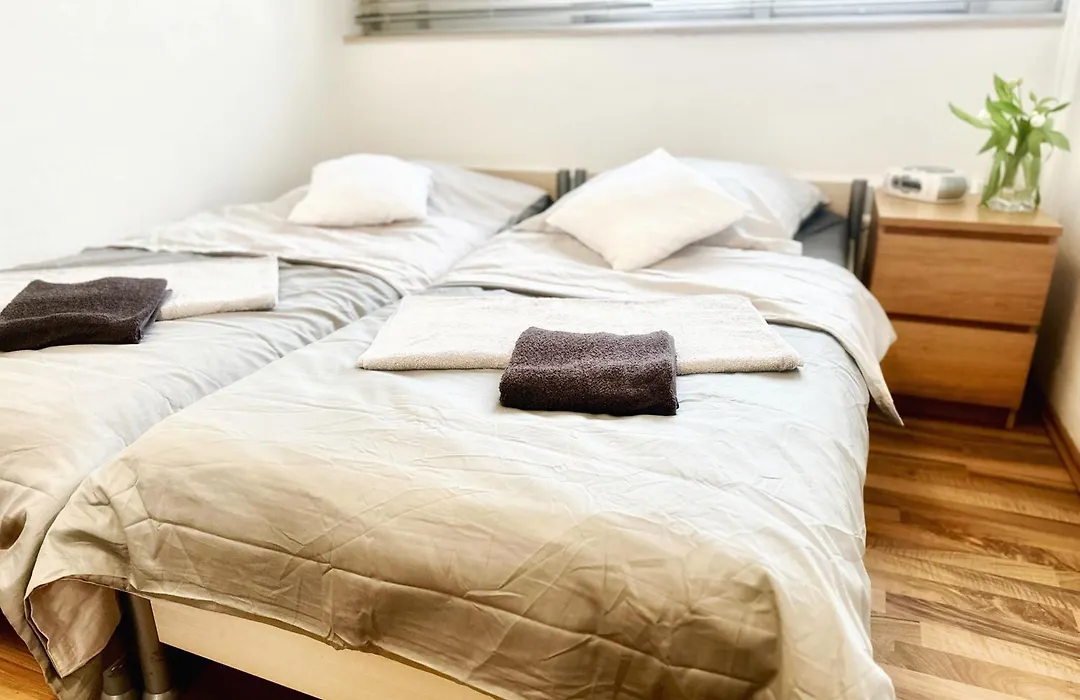 DOMspitzen-BLICK, cooles 2 Zimmer Apt mit Indoor-Swimmingpool auf dem Dach, Küche und Smart-TV-1