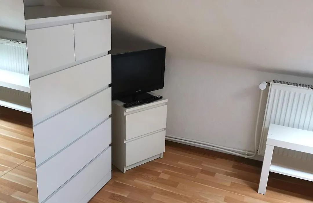 Privat Zimmer in Zwei-Zimmer-Wohnung als 2er WG-1