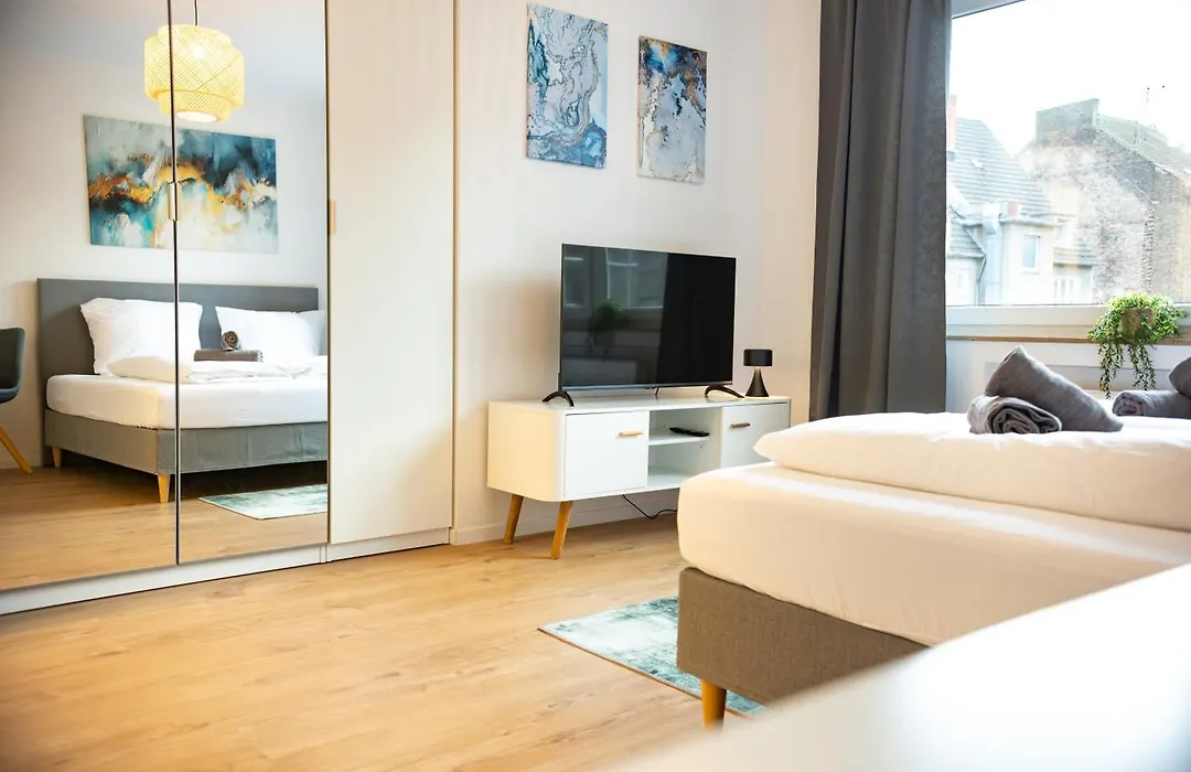 HoliDeis Köln Center Studio-Apartment-1