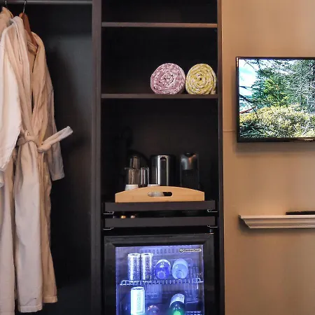 Comfort And Style In City Center With Ensuite Bathroom On Schaafenstrasse-2