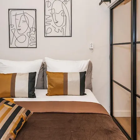 S331 - Luxurious Two Bedroom Duplex Apartment In Cologne-3