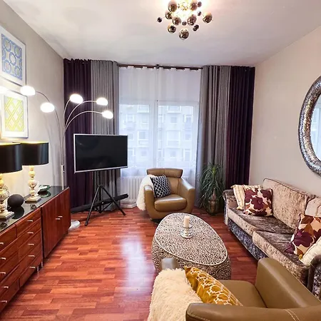 Big, Central&Charming Apartment on Schaafenstraße-2