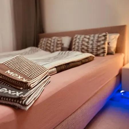 Cologne Luxe Living: Opulent Elegance Unleashed-3