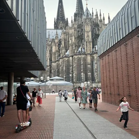 Köln Wohnung 4 min nähe von Hbf und Dom mit Garten ,Balkon&office-2
