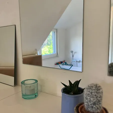 Helles Giebelzimmer im Altbau-2