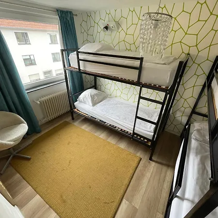 Weltempfänger Hostel-2