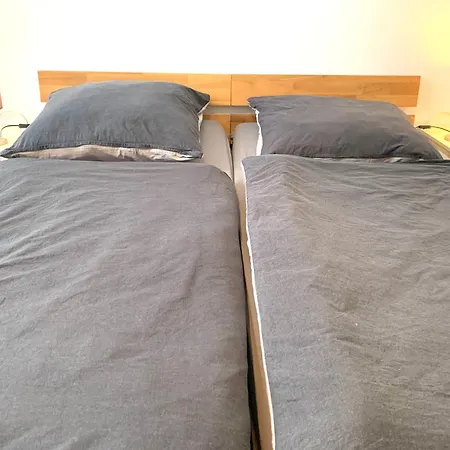 Alles komplett - 2 Schlafzimmer, große Küche, Bad-3