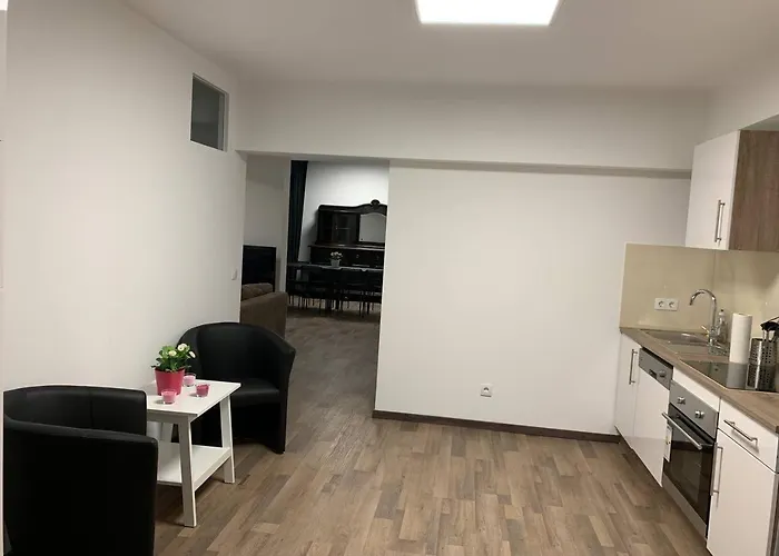 Central Private Rooms In Popular Neighborhood!