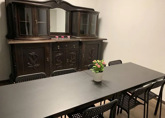 Central Private Rooms In Popular Neighborhood!