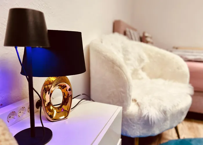 Cologne Luxe Living: Opulent Elegance Unleashed Appartement, Duitsland