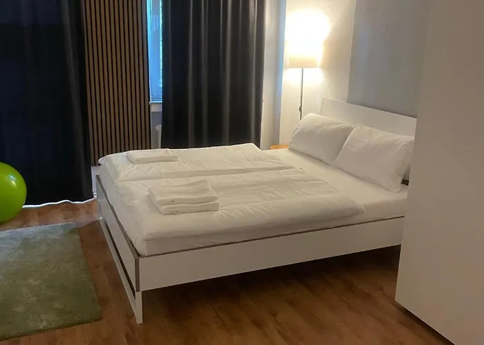 Köln Wohnung 4 min nähe von Hbf und Dom mit Garten ,Balkon&office