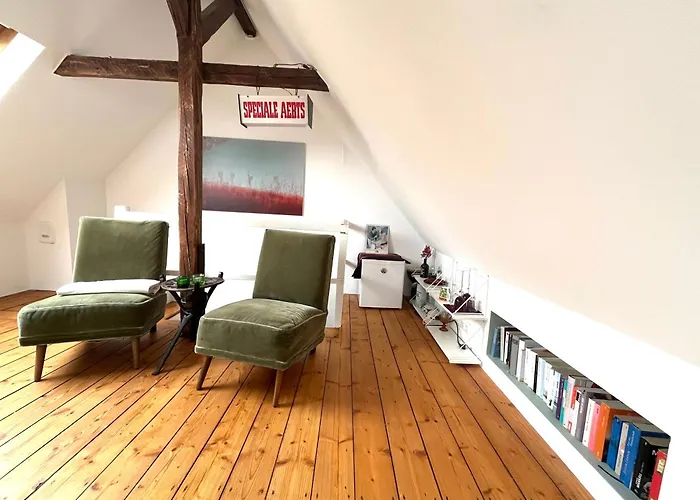 Helles Giebelzimmer Im Altbau