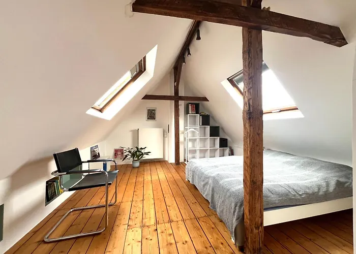 Helles Giebelzimmer Im Altbau