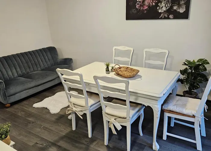 Large Central - Modern & Fully Equipped - Near Fair