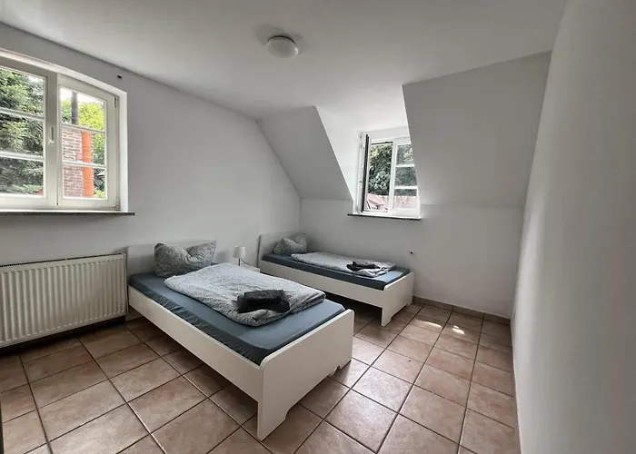 Large Group Apartments - Single Beds - Free Parking - Cologne