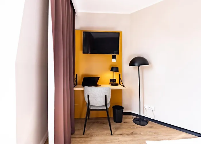 Garner Cologne East By Ihg